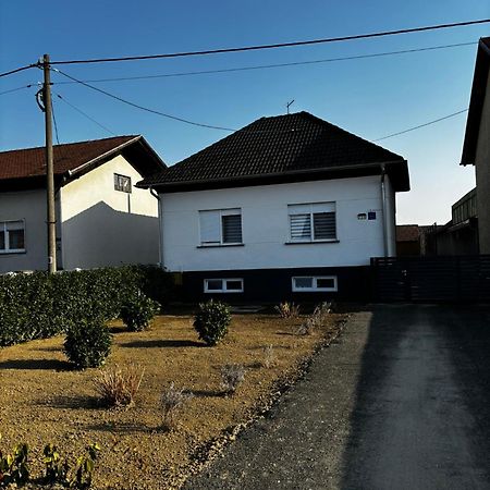 Apartman Kuca 150 Mala Subotica Екстериор снимка